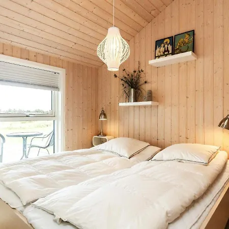 8 Person In Lokken-by Traum