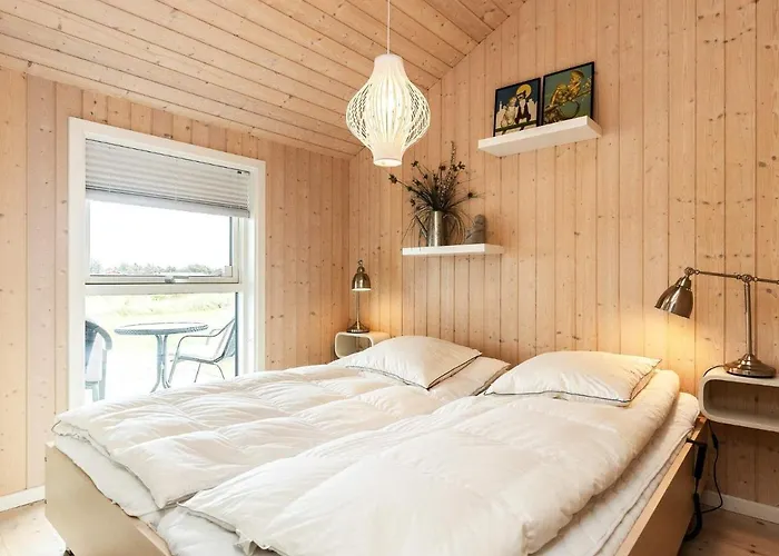 8 Person In Lokken-by Traum